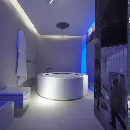 Hotel Th Street 4*