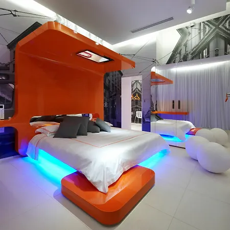Hotel Th Street 4*